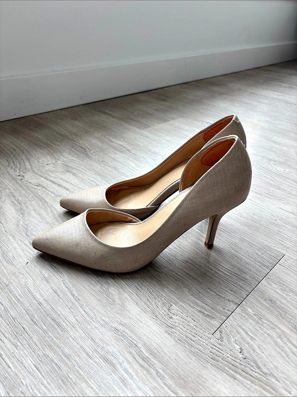 ALDO Pointed Toe Heels in Beige Like New